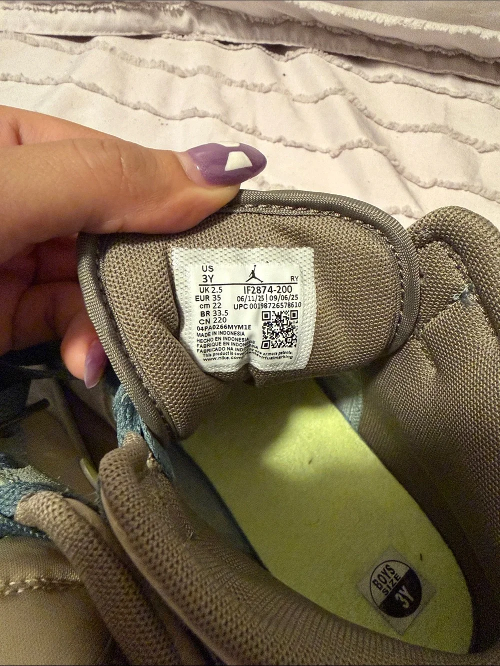 Nike kids mid